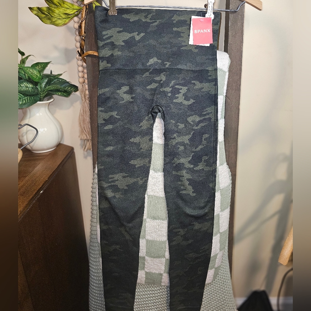 Xs spanx look at‎ me now green camo regular length stretch yoga gym everyday
